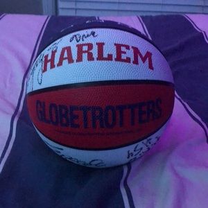 Harlem globe trotters signed basketball